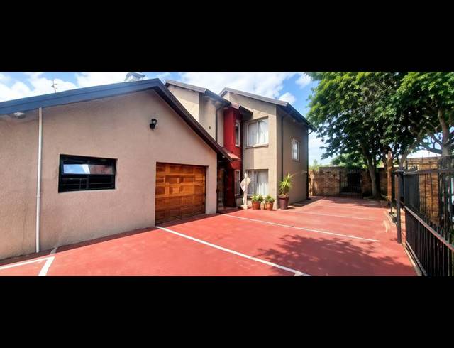 BUSINESS FOR SALE IN WIERDA PARK